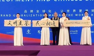 失联风波过后，范曾首次公开露面！自称：生了一个独子，家里事全交给37岁爱妻