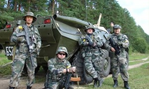 近日！日本军迷穿中国军服唱《歌唱祖国》？是驻日本部队吗？