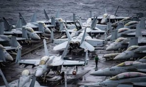 美航母摔飞机是“电磁攻击”?中国军号回应:你评书听多了