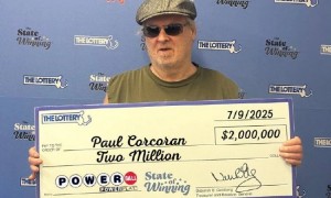 男子喜中2注大奖1435万 阴差阳错多打了一张票