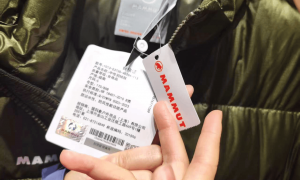 小吊牌藏着“利润剪刀差”:高端服饰定价倍率超10倍!同厂不同价背后,波司登们如何抢“话语权”